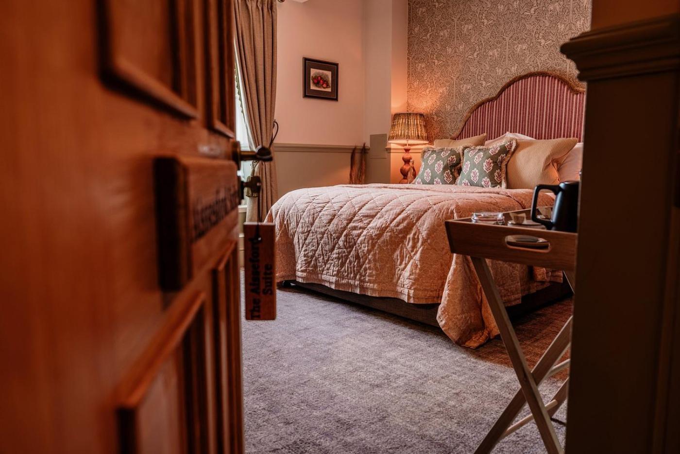 The Ashford Arms 호텔 외부 사진